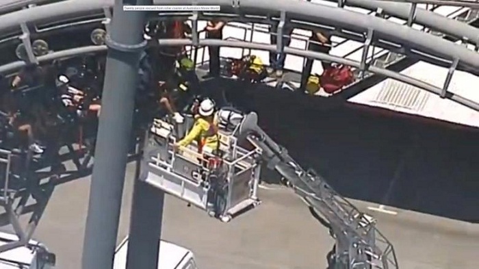 Twenty people trapped on Australian roller coaster ride 